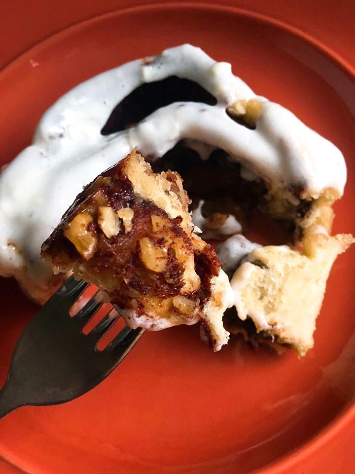 The Best Homemade Cinnamon Rolls - make the night before and pop in the oven in the morning for a quick breakfast that will wake the entire house with the smell of cinnamon baking | Three Olives Branch