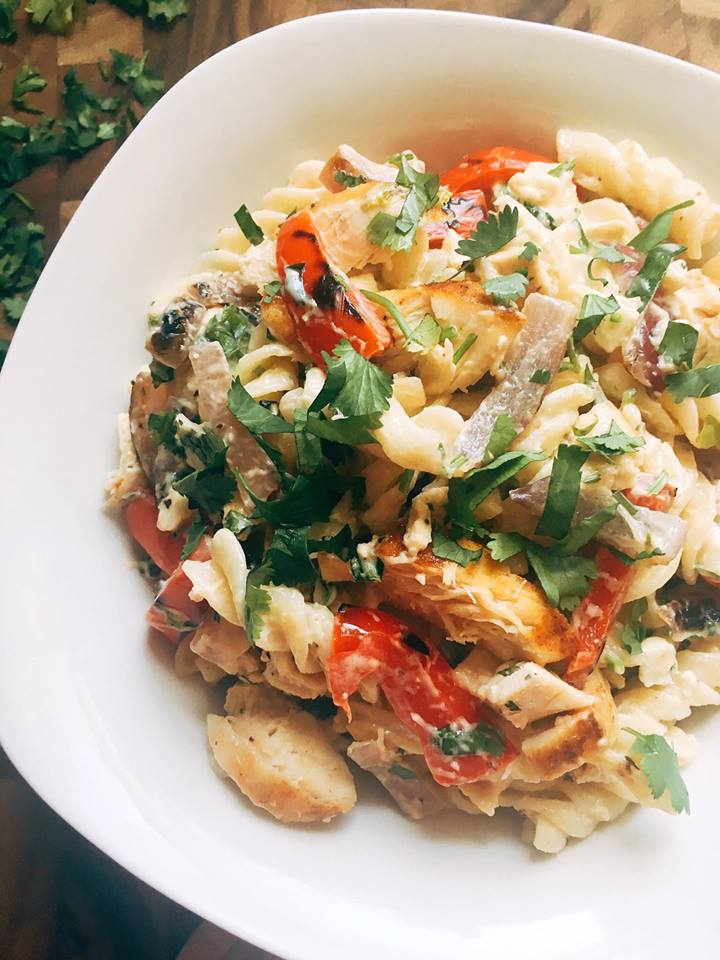 Flavors of Citrus Chicken Fajitas are transformed into a pasta salad! Kid friendly and a crowd pleaser, this Chicken Fajita Pasta Salad is the perfect side dish for a cookout! | Three Olives Branch