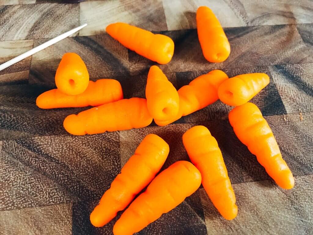 In 10 minutes you can have these adorable marzipan carrots ready for your Easter or spring celebration! Vegan and completely edible, they are a fun and festive decoration for the holiday that you can use on anything. Fast, simple, and easy way to add some flair to your event. How to Make Marzipan Carrots | Three Olives Branch | www.threeolivesbranch.com