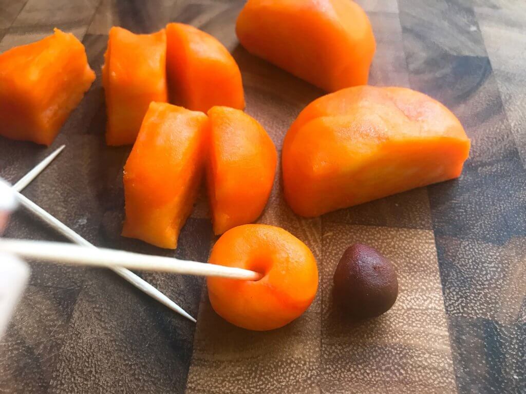 15 minutes to make these cute marzipan pumpkins to decorate your fall sweets and treats! Made out of an almond paste, these pumpkins are vegan, vegetarian, and gluten free. Use them as dessert decoration for Halloween, Thanksgiving, and all fall or autumn long. Quick and simple to make. How to Make Marzipan Pumpkins | Three Olives Branch | www.threeolivesbranch.com