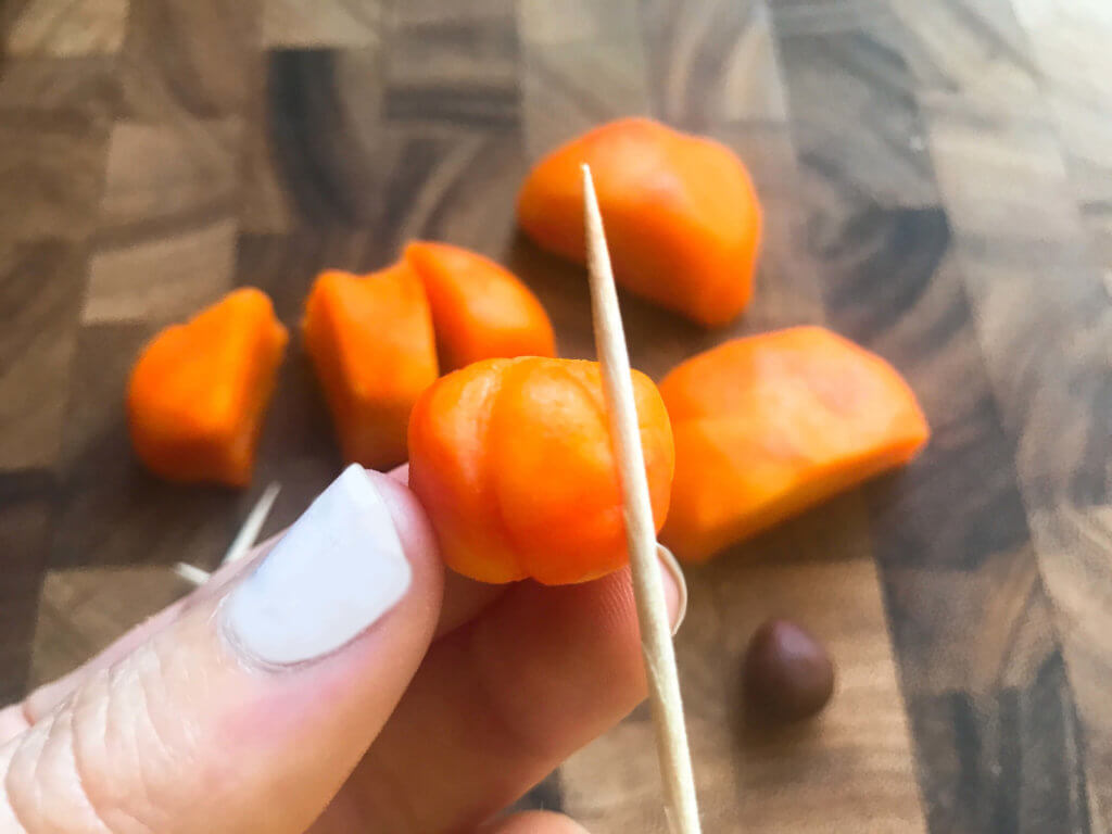 15 minutes to make these cute marzipan pumpkins to decorate your fall sweets and treats! Made out of an almond paste, these pumpkins are vegan, vegetarian, and gluten free. Use them as dessert decoration for Halloween, Thanksgiving, and all fall or autumn long. Quick and simple to make. How to Make Marzipan Pumpkins | Three Olives Branch | www.threeolivesbranch.com