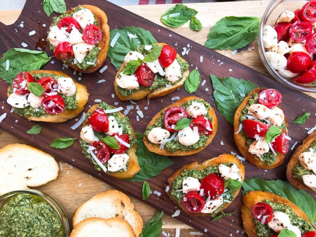 Tomato, mozzarella cheese, and pesto bread slices