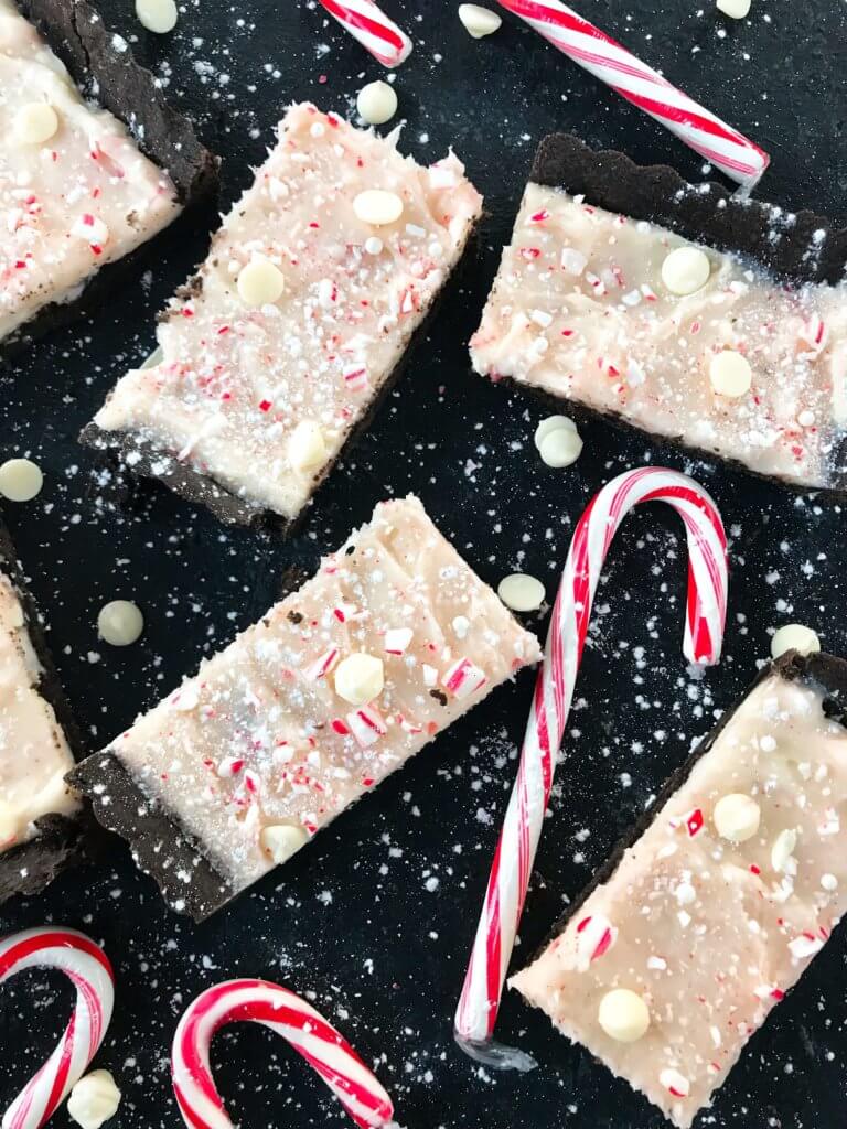 A simple Christmas baking recipe ready in 30 minutes. Chocolate Peppermint Tart is a soft cocoa shell filled with a peppermint cream cheese filling and topped with crushed candy canes and white chocolate. Fast and easy vegetarian holiday recipe. #chocolatepeppermint #christmasdessert #peppermintrecipes