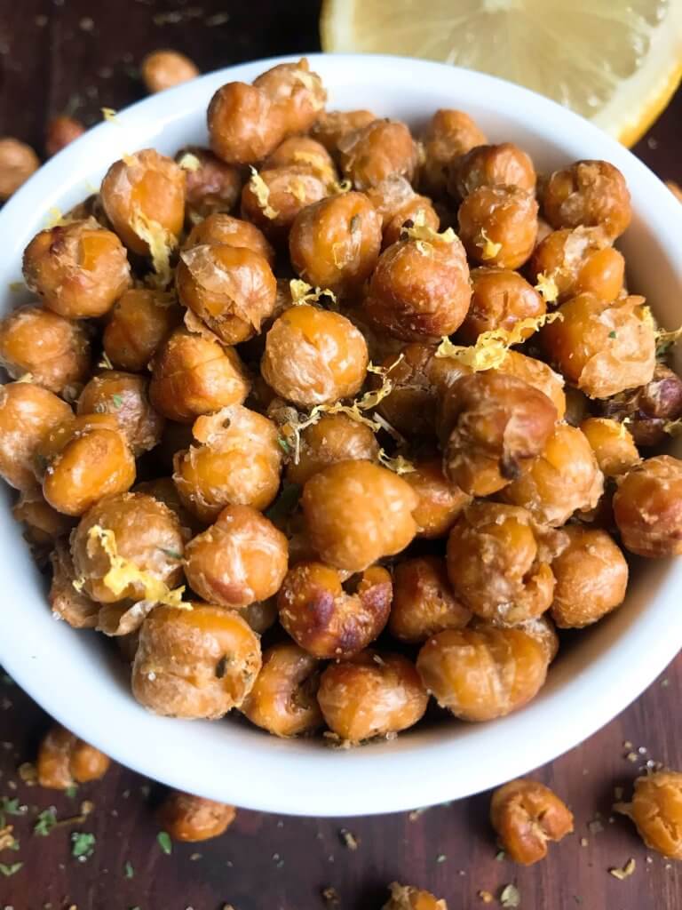 Simple and easy Oregano Lemon Roasted Chickpeas recipe. Healthy vegan, vegetarian, gluten free, dairy free snack or appetizer. Garbanzo beans with lemon, oregano, and garlic powder. Great on their own or on a salad! #roastedchickpeas #vegansnack #glutenfreerecipe