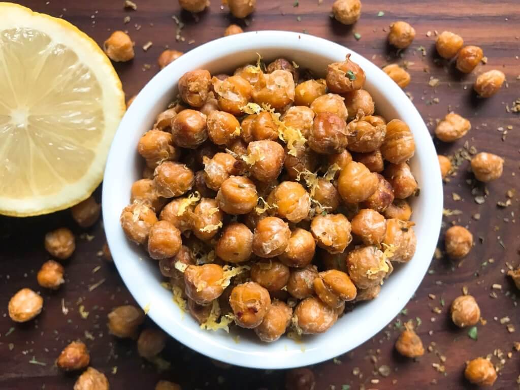 Simple and easy Oregano Lemon Roasted Chickpeas recipe. Healthy vegan, vegetarian, gluten free, dairy free snack or appetizer. Garbanzo beans with lemon, oregano, and garlic powder. Great on their own or on a salad! #roastedchickpeas #vegansnack #glutenfreerecipe