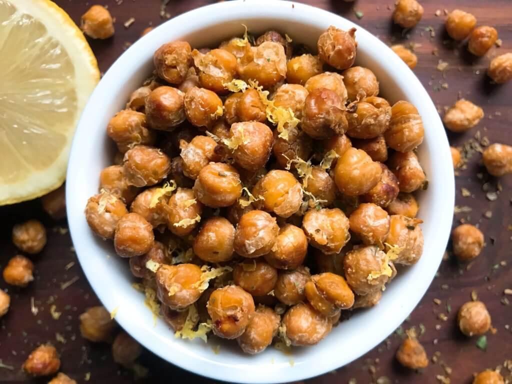 Simple and easy Oregano Lemon Roasted Chickpeas recipe. Healthy vegan, vegetarian, gluten free, dairy free snack or appetizer. Garbanzo beans with lemon, oregano, and garlic powder. Great on their own or on a salad! #roastedchickpeas #vegansnack #glutenfreerecipe