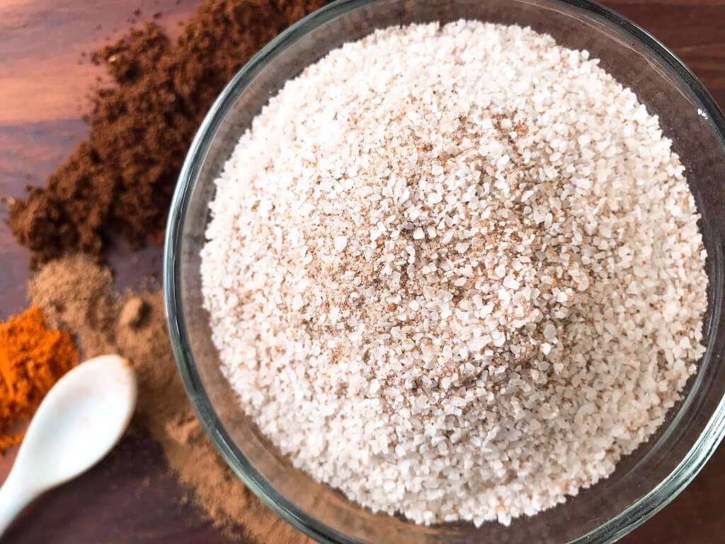 Spicy Cocoa Espresso Flavored Salt is a fast and easy seasoning, great for summer grilling and BBQ. Make a batch as a gift for Father's Day. Great on steak, beef, pork, and vegetables. Vegan, vegetarian, gluten free, dairy free. #flavoredsalt #grillingrecipes #seasoning