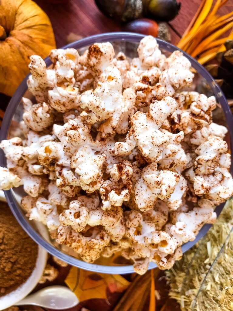 This Homemade Pumpkin Spice Popcorn is ready in just 10 minutes! A sweet and savory pumpkin spice is sprinkled across fresh homemade popcorn for a fast and easy snack recipe. Gluten free, vegan, and vegetarian. #pumpkinspice #fallsnacks #fallrecipes