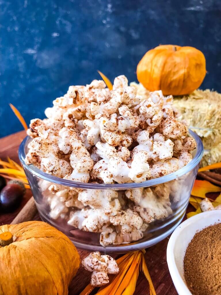 This Homemade Pumpkin Spice Popcorn is ready in just 10 minutes! A sweet and savory pumpkin spice is sprinkled across fresh homemade popcorn for a fast and easy snack recipe. Gluten free, vegan, and vegetarian. #pumpkinspice #fallsnacks #fallrecipes