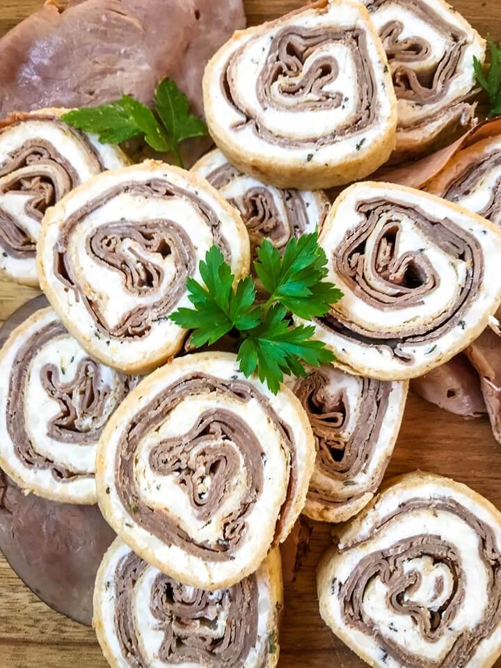 A fast and easy appetizer recipe ready in 20 minutes, Horseradish Roast Beef Pinwheels combine classic flavors in a party finger food. Roast beef is layered with a horseradish cream cheese mixture and rolled in flour tortillas. #gamedayrecipes #partyappetizers #holidayappetizers