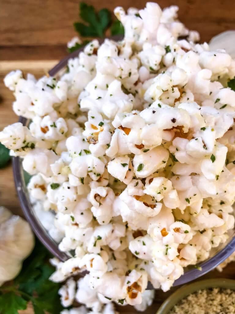 Ready in 10 minutes, Homemade Parmesan Garlic Popcorn is a fast and easy snack recipe. Parmesan cheese, garlic powder, and parsley season this healthy, gluten free, vegetarian appetizer. Great for party entertaining and game day. #homemadepopcorn #gamedayrecipes