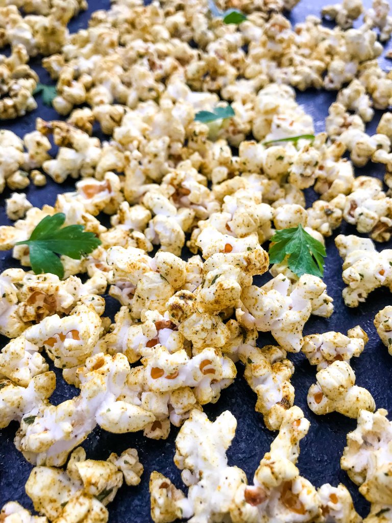 Homemade Ginger Curry Popcorn recipe ready in just 10 minutes. A vegan, vegetarian, and gluten free snack. Great for entertaining, party food, and game day. #popcornrecipes #homemadepopcorn #popcornseasoning