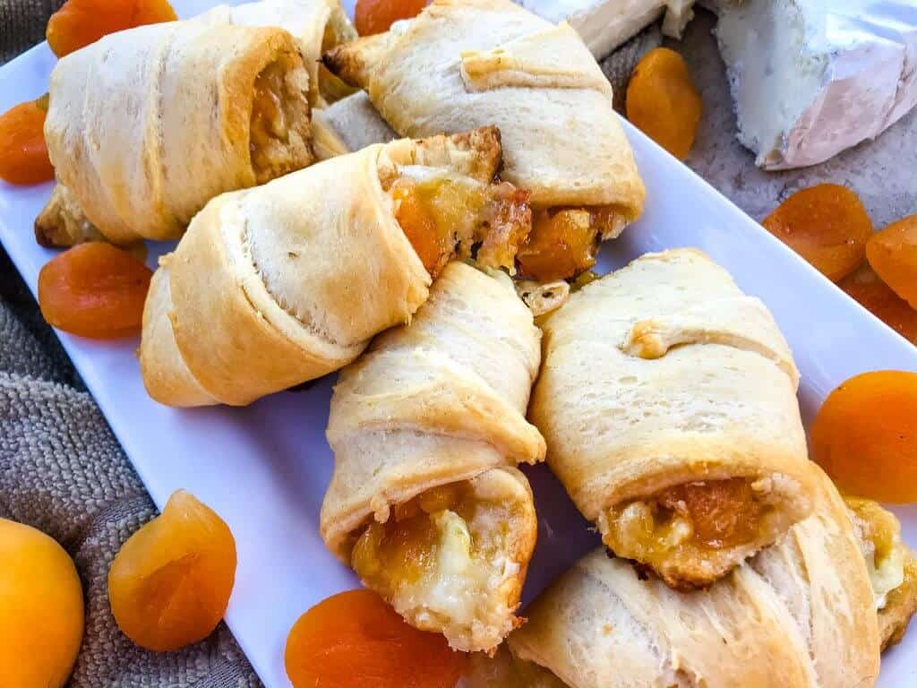 Apricot Brie Crescent Rolls are a cheese crescent roll recipe filled with apricot jam, dried apricots, and brie cheese. Fast and easy sweet bread recipe. #crescentrolls #cheesycrescentrolls #driedapricots