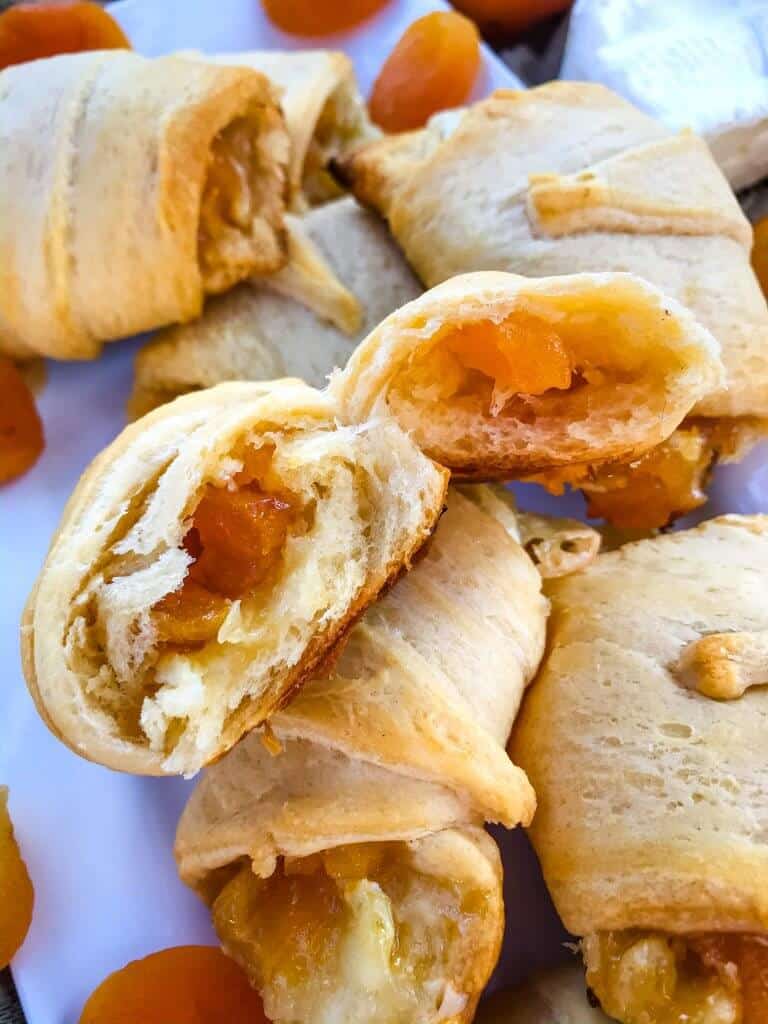 Apricot Brie Crescent Rolls are a cheese crescent roll recipe filled with apricot jam, dried apricots, and brie cheese. Fast and easy sweet bread recipe. #crescentrolls #cheesycrescentrolls #driedapricots