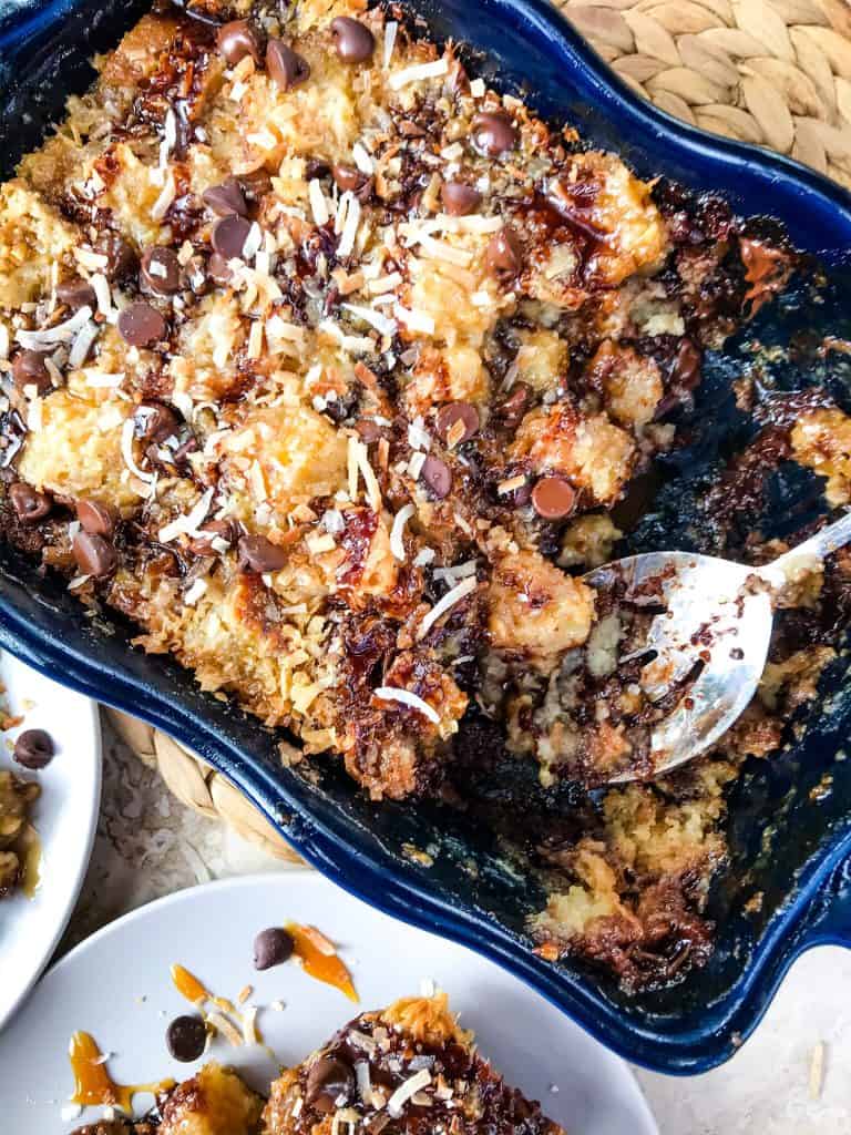 Samoa Bread Pudding is full of Samoa Girl Scout Cookie flavors of caramel, chocolate, and coconut in a simple dessert recipe. #girlscoutcookies #samoas #breadpudding