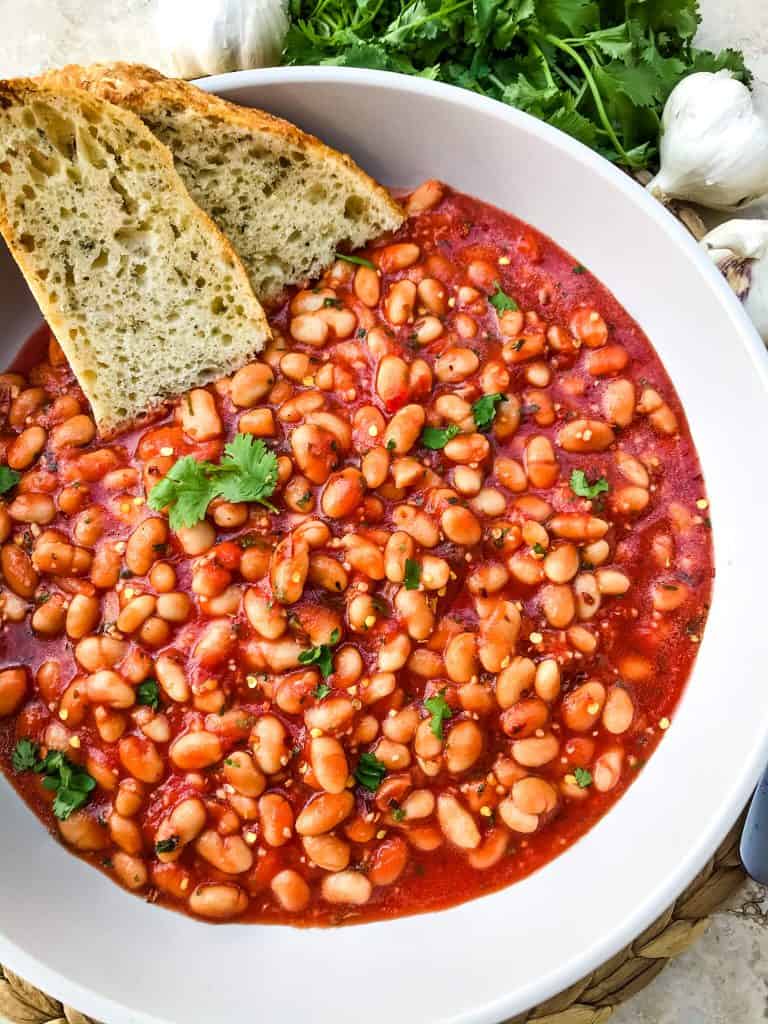 Arrabbiata Beans (Spicy Italian Beans) are based on the classic Italian pasta recipe. A spicy tomato sauce filled with garlic and crushed red pepper flakes with white beans. Vegan and gluten free pantry recipe. #beanrecipes #spicyItalian #Italianbeans