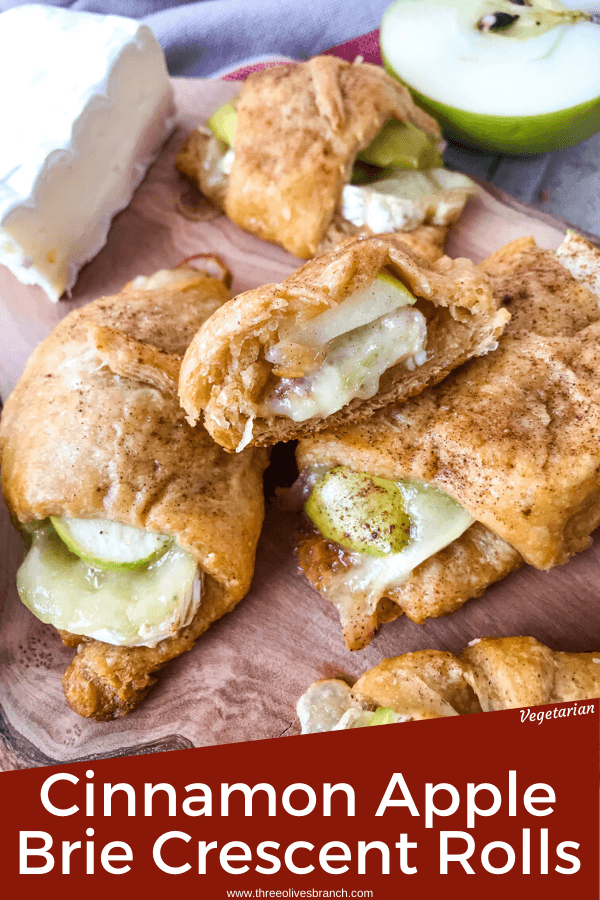 Cinnamon Apple Brie Crescent Rolls are a cheese crescent roll recipe filled with sliced apples, cinnamon, and brie cheese. Fast and easy sweet bread recipe. #crescentrolls #cheesycrescentrolls #cinnamonapple