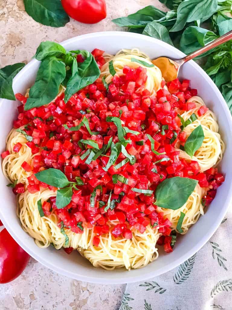 Copycat Olive Garden Capellini Pomodoro is a fresh, easy tomato basil pasta. Fresh tomatoes and basil on angel hair pasta to replicate the vegan Italian pasta restaurant recipes. #olivegardenrecipes #copycat #tomatopasta #tomatobasil