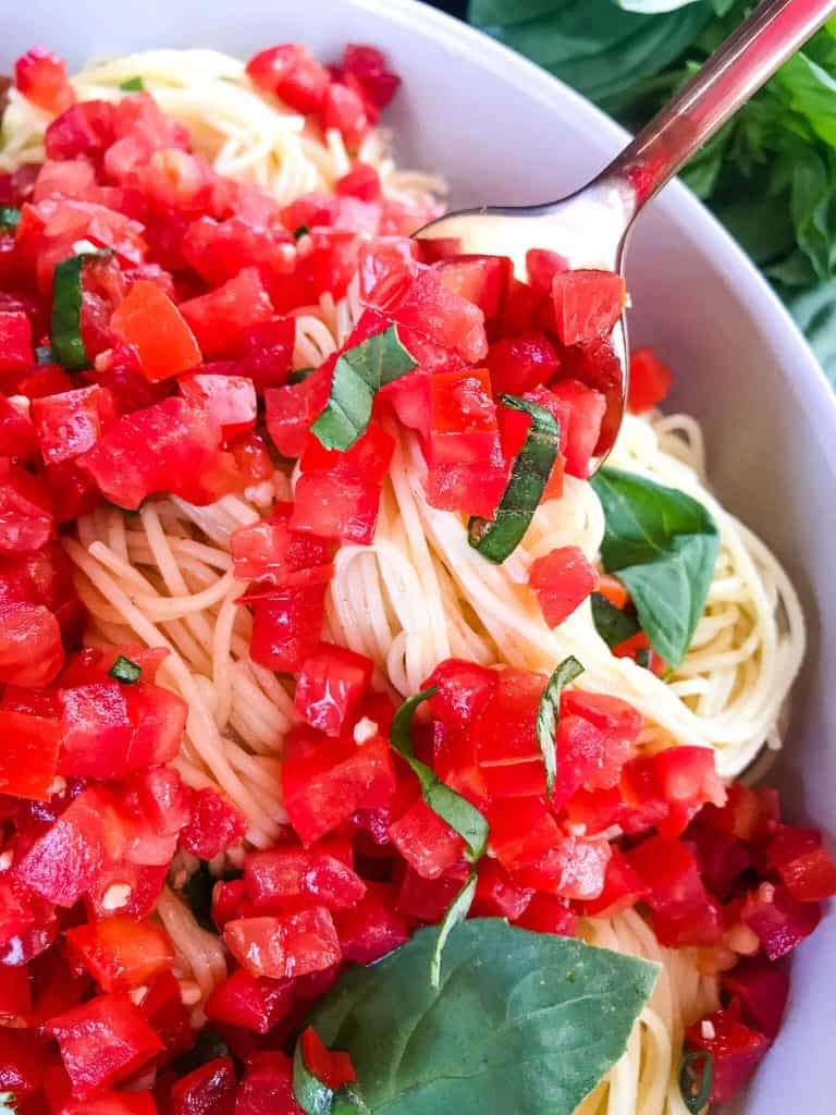 Copycat Olive Garden Capellini Pomodoro is a fresh, easy tomato basil pasta. Fresh tomatoes and basil on angel hair pasta to replicate the vegan Italian pasta restaurant recipes. #olivegardenrecipes #copycat #tomatopasta #tomatobasil