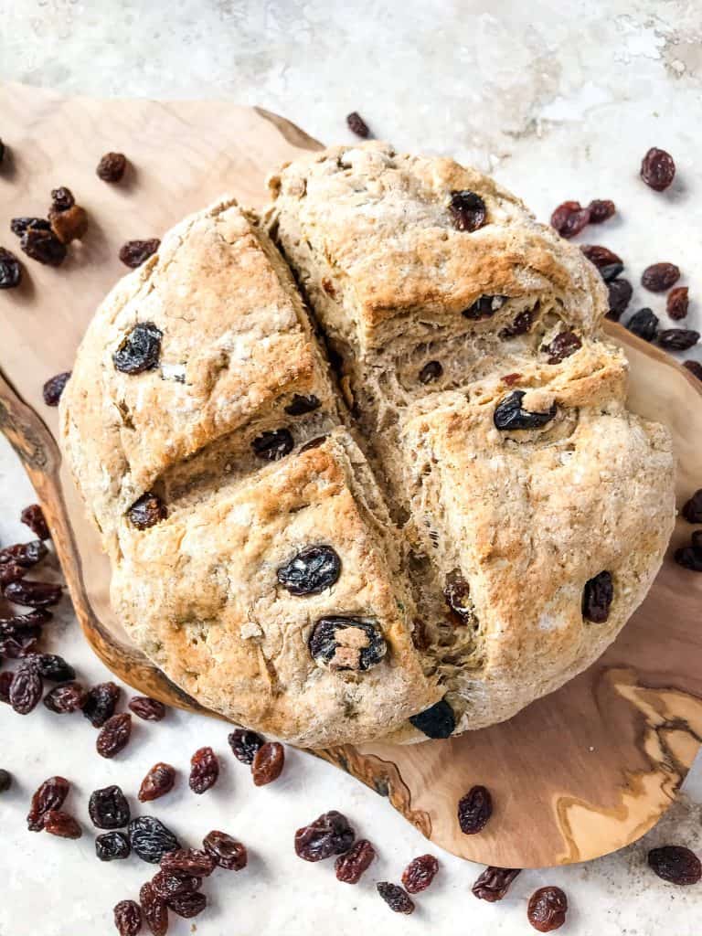 Irish Cinnamon Raisin Soda Bread Mini Loaf is a simple Irish soda bread perfect for St Patrick's Day! Filled with cinnamon and raisins. #sodabread #Irishrecipes #stpatricksday