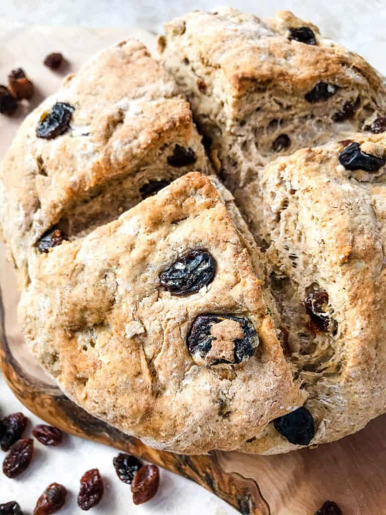 Irish Cinnamon Raisin Soda Bread Mini Loaf is a simple Irish soda bread perfect for St Patrick's Day! Filled with cinnamon and raisins. #sodabread #Irishrecipes #stpatricksday