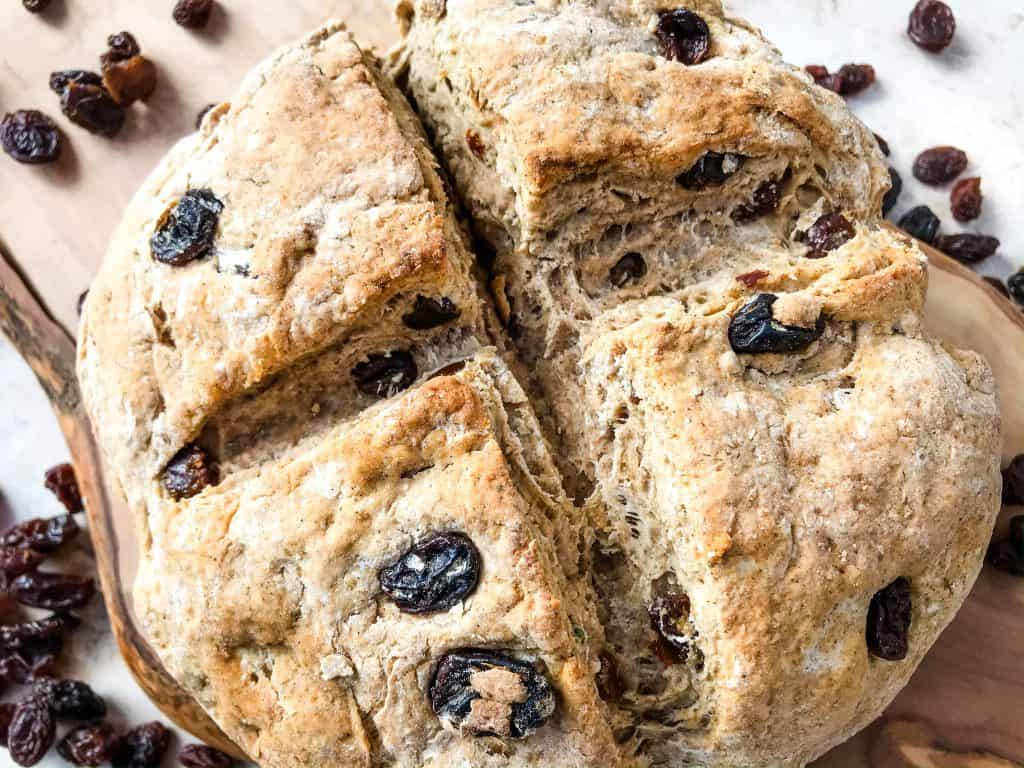 Irish Cinnamon Raisin Soda Bread Mini Loaf is a simple Irish soda bread perfect for St Patrick's Day! Filled with cinnamon and raisins. #sodabread #Irishrecipes #stpatricksday