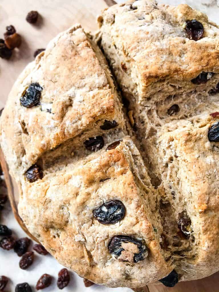 Irish Cinnamon Raisin Soda Bread Mini Loaf is a simple Irish soda bread perfect for St Patrick's Day! Filled with cinnamon and raisins. #sodabread #Irishrecipes #stpatricksday