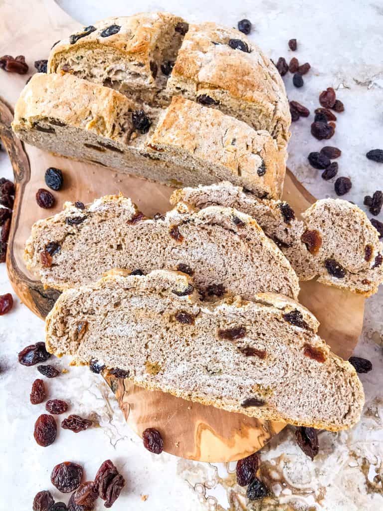 Irish Cinnamon Raisin Soda Bread Mini Loaf is a simple Irish soda bread perfect for St Patrick's Day! Filled with cinnamon and raisins. #sodabread #Irishrecipes #stpatricksday