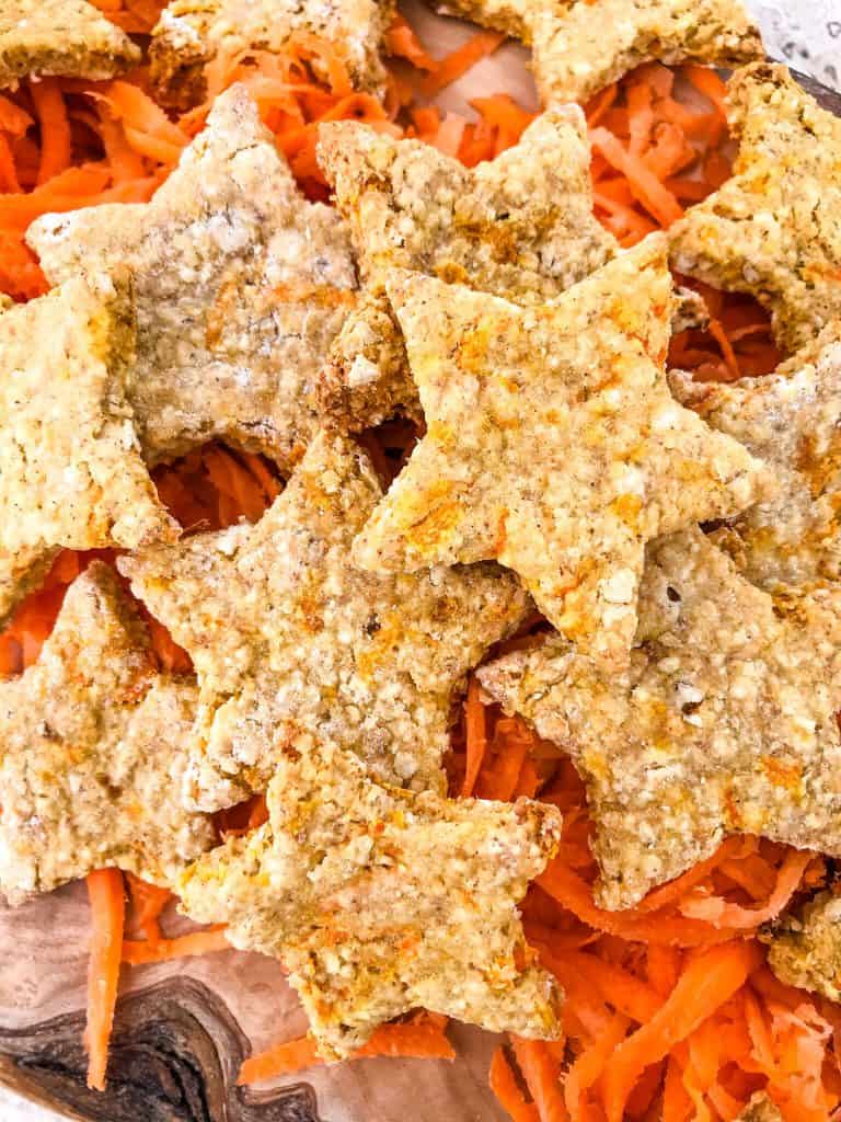 Oat Carrot Cake Dog Treats recipe are filled with carrots and carrot cake spices. An easy homemade dog treat made with oats and no flour (gluten free). Makes soft or crunchy treats. #homemadedogtreats #diydogtreats #carrotdogtreats