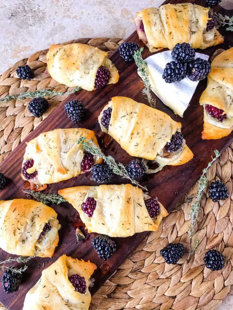 Blackberry Brie Crescent Rolls are a cheese crescent roll recipe filled with dried thyme, blackberries, and brie cheese. Add jam! Fast and easy sweet bread recipe. #crescentrolls #cheesycrescentrolls #blackberries