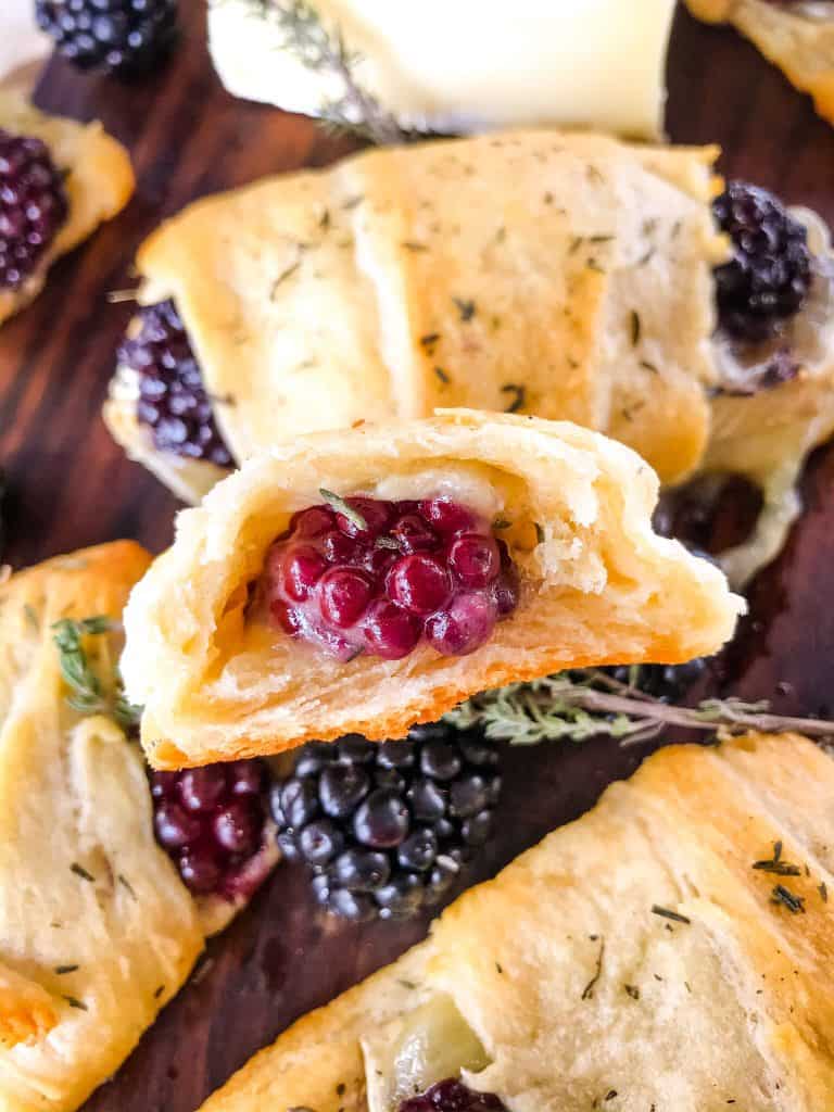 Blackberry Brie Crescent Rolls are a cheese crescent roll recipe filled with dried thyme, blackberries, and brie cheese. Add jam! Fast and easy sweet bread recipe. #crescentrolls #cheesycrescentrolls #blackberries