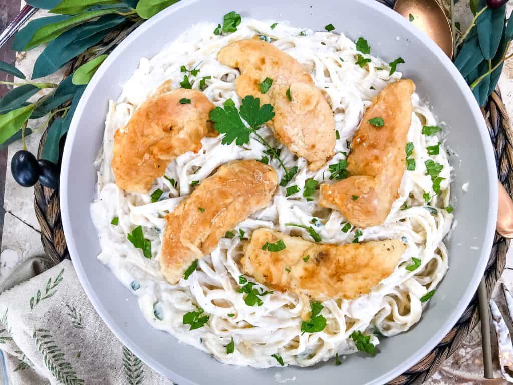 Creamy Parmesan pasta with chicken pieces