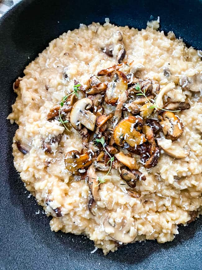 The creamy rice in a black bowl from the top view