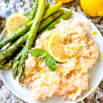 A plate full of Risotto al Limone (Lemon Risotto) and asparagus