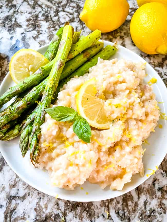 A plate full of Risotto al Limone (Lemon Risotto) and asparagus