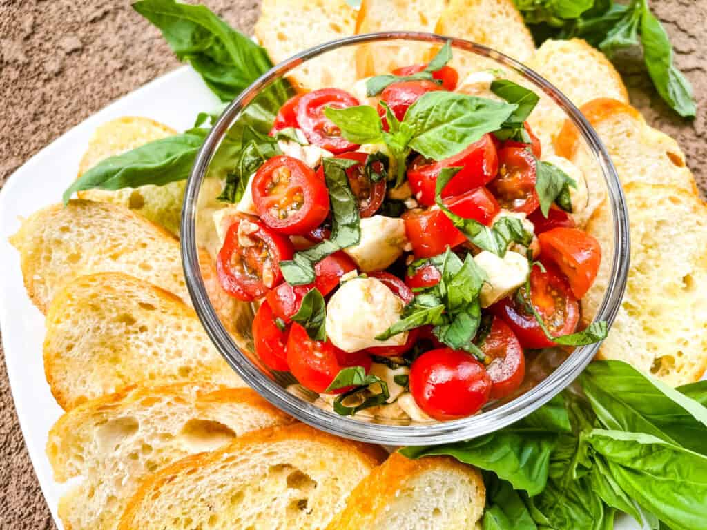 The serving platter with all ingredients ready to eat