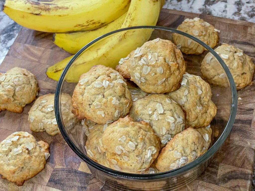 Banana Oatmeal Cookies in a glass bowl