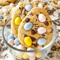 Cookies in a glass dish