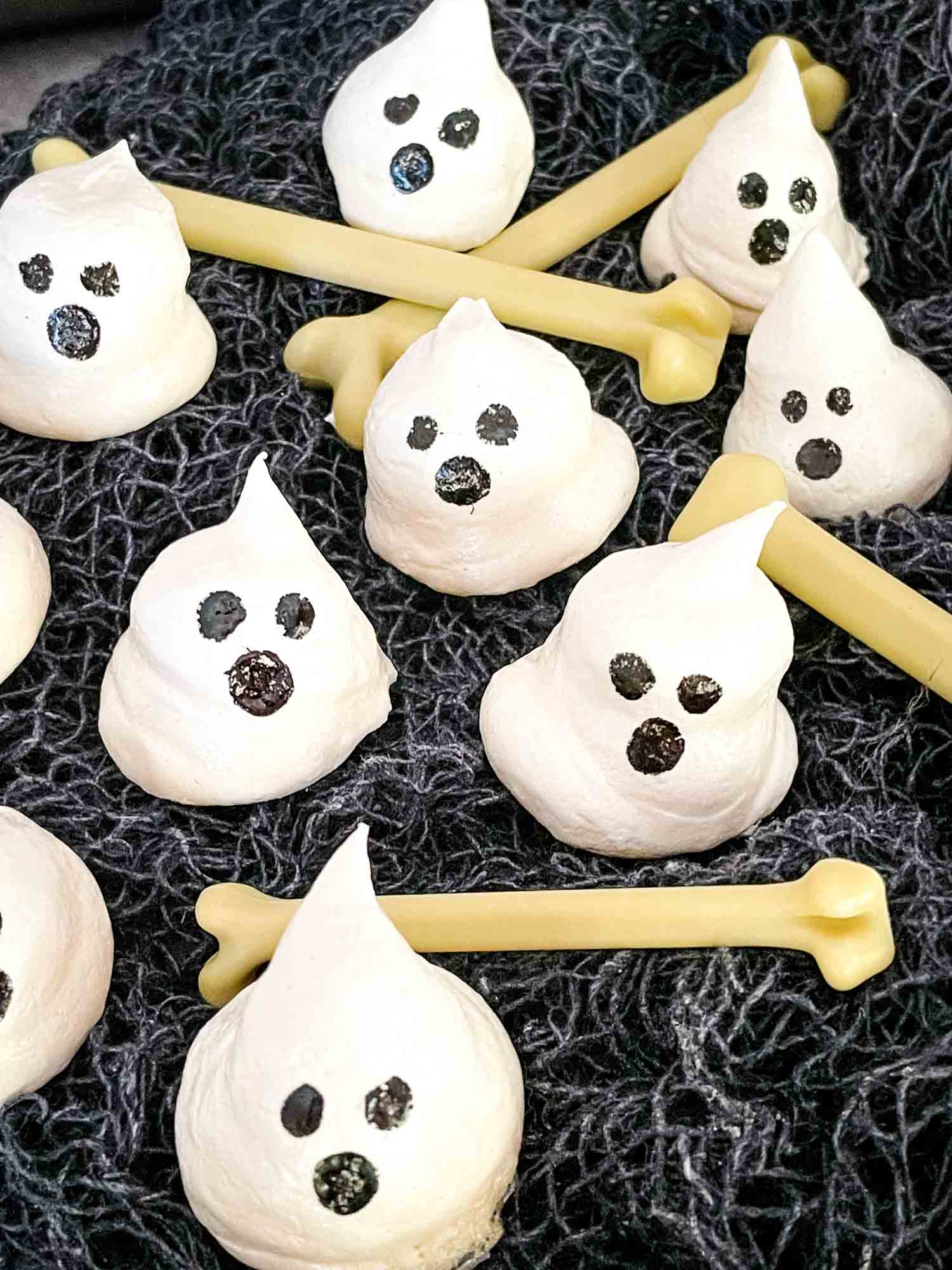 Halloween Ghost Meringues