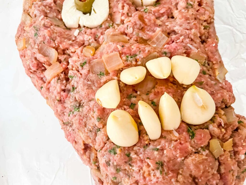The garlic teeth having been inserted into the raw meat