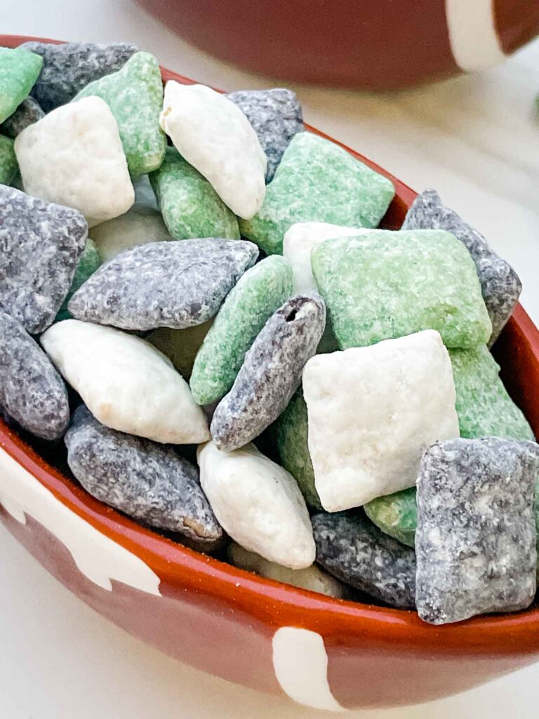 Close view of green, black, and white Philadelphia Eagles Puppy Chow.