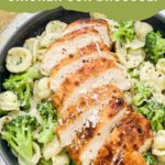 Pin of Copycat Olive Garden Chicken con Broccoli with the chicken on top and title.